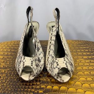 Vince Camuto Women’s Size 8.5B Snakeskin Heels